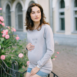 Love And Carry t-shirt pregnancy and breastfeeding: printed light grey